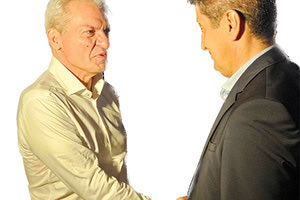 Ένας από τους πρώτους που συνεχάρη τον Αλέξη Καλοκαιρινό ήταν χθες το βράδυ ο υπουργός Αγροτικής Ανάπτυξης Λευτέρης Αυγενάκης.