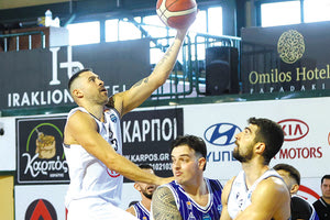 Ο Λιανός σε φάση από το παιχνίδι με το Αιγάλεω