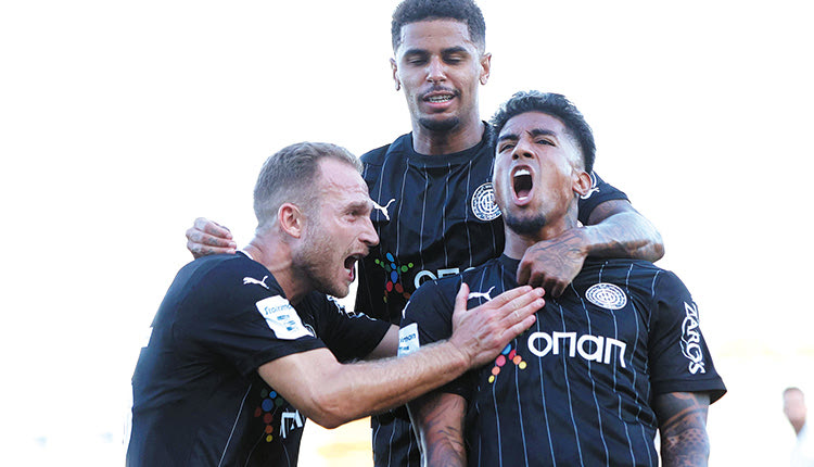 Οι παίκτες του ΟΦΗ πανηγυρίζουν το 5ο γκολ που σημείωσε ο Ριέρα