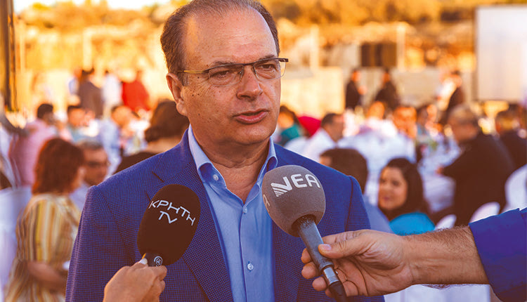 Ο επανεκλεγείς δήμαρχος Γιώργος Μαρινάκης