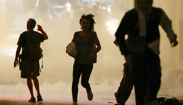 ΓΙΑ ΤΟΝ «ΕΥΑΓΓΕΛΙΣΜΟ» Μετά από χρόνια τόσο μεγάλη συμμετοχή σε πορεία αντιεξουσιαστών