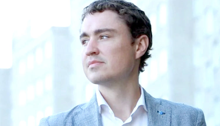 Και ο πρώην πρωθυπουργός της χώρας επιλέγει την Κρήτη για διακοπές