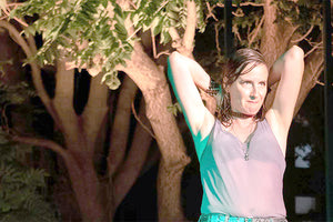 Τον ρηξικέλευθο θεατρικό μονόλογο του Ουαλού συγγραφέα Γκάρι Όουεν «Ιφιγένεια στο Σπλοτ», επαναλαμβάνει   η Εταιρεία Θεάτρου ΜΝΗΜΗ