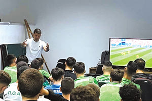 ΣΤΙΣ ΕΓΚΑΤΑΣΤΑΣΕΙΣ ΤΟΥ ΑΤΣΑΛΕΝΙΟΥ: Επιμορφωτική συνάντηση με τους διαιτητές