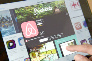 Airbnb: Οι συναυλίες εκτινάσσουν τη ζήτηση – Στο top 10 του Ιουνίου η Ελλάδα