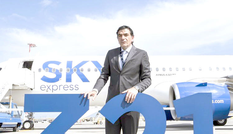 Ο κ. Κωνσταντίνος Ηλιάκης διαθέτει πάνω από 30 χρόνια εμπειρίας στον τομέα της πολιτικής αεροπορίας