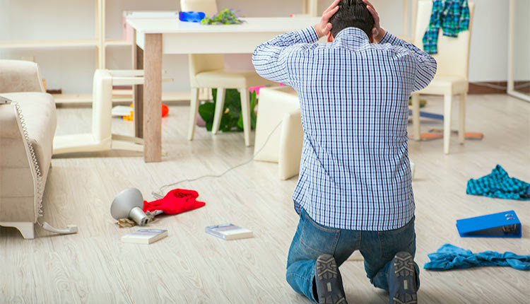 Πήγαν να εξυπηρετήσουν το ζευγάρι και εκείνοι τους άδειασαν το airbnb 