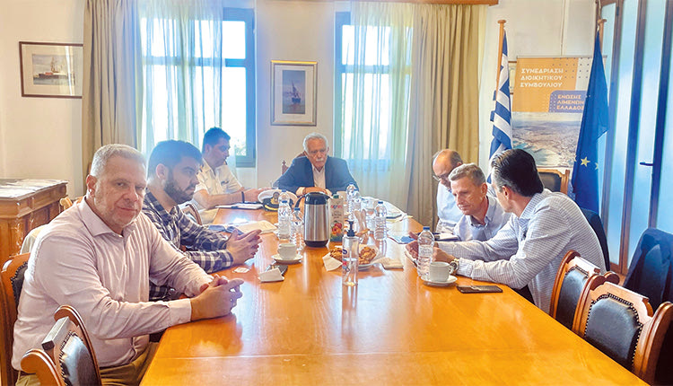 Από τη συνάντηση στον Οργανισμό Λιμένος με στελέχη της Διαχειριστικής Εταιρείας Υδρογονανθράκων