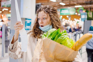 ΑΠΟΚΛΙΜΑΚΩΣΗ ΣΤΟΝ ΠΛΗΘΩΡΙΣΜΟ Εφιάλτης η ακρίβεια που συνεχίζει να “καίει”