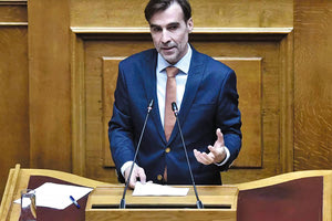 Την απόφασή του να μην παραδώσει τη βουλευτική του έδρα, όπως ανακοίνωσε με επιστολή της στον πρόεδρο της Βουλής η επικεφαλής της Πλεύσης Ελευθερίας Ζωή Κωνσταντοπούλου, υπογραμμίζει σε ανάρτησή του ο Μιχάλης Χουρδάκης