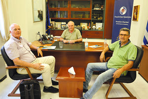 Ιδιαίτερη συζήτηση για τα θέματα που απασχολούν τους επιχειρηματίες της Βιομηχανικής Περιοχής Ηρακλείου είχε ο πρόεδρος του Επιμελητηρίου κ. Μανώλης Αλιφιεράκης με τον νεοεκλεγέντα πρόεδρο του Συνδέσμου Επιχειρήσεων Βιομηχανικής Περιοχής Ηρακλείου (ΣΕΒΠΗ) κ. Κωνσταντίνο Χρηστάκο.