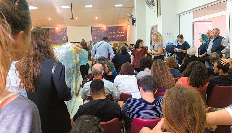 Στιγμιότυπο από τη χθεσινή σύσκεψη για την υγεία στο Εργατικό Κέντρο από την ομάδα για την “Άλλη Υγεία”