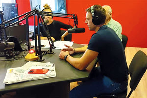 …Πάντως ο νέος πρόεδρος του ΣΥΡΙΖΑ - Προοδευτική Συμμαχία, Στέφανος Κασσελάκης, αιφνιδίασε τους εργαζόμενους στον ραδιοφωνικό σταθμό «Στο Κόκκινο»,