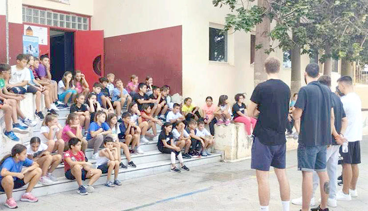 Η ομάδα βόλεϊ του ΟΦΗ σε 
Δημοτικά Σχολεία στη Χερσόνησο