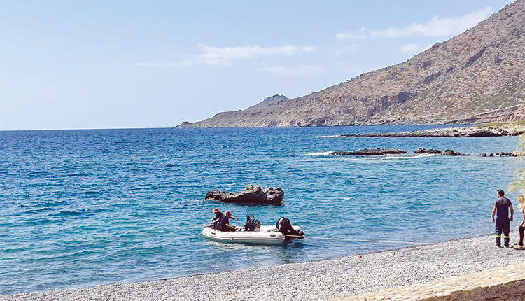 Έρευνες από αέρος και θαλάσσης γίνονται για τον εντοπισμό του