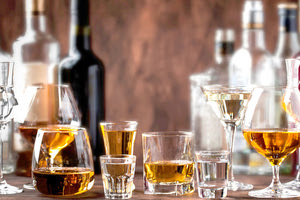 Ακόμη ένα ποτηράκι στην Κρήτη, όπου πολλοί και κυρίως νέοι πίνουν υπερβολικά