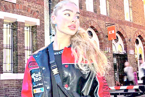  «Έτρεχε για να σώσει τη ζωή της, όμως την πυροβόλησαν», αναφέρει στο protothema.gr ένας φίλος της 23χρονης με καταγωγή από τη Θεσσαλονίκη, Έντεν Μπεν Ρούμπι