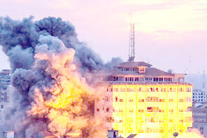 Οι μάχες στο πεδίο εκθέτουν τη Χαμάς, που λέει ότι χτυπά μόνο στρατιωτικούς στόχους