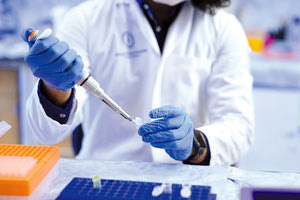 Ο ΚΑΘΗΓΗΤΗΣ ΓΙΑΝΝΗΣ ΣΟΥΓΚΛΑΚΟΣ ΣΤΗΝ “Π” Έρχονται νέα όπλα για τον καρκίνο