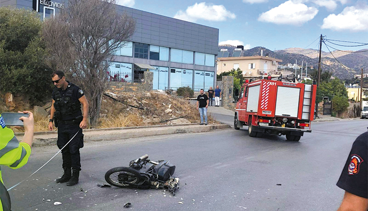 Ο άτυχος 19χρονος, αν και φορούσε κράνος, αυτό δεν ήταν αρκετό να τον κρατήσει στη ζωή