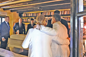 μαιρη χρονοπουλου ενα μεγαλο παρτι αντι κηδειας