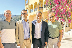 Μια ωραία στιγμή χθες στο μοναστήρι των Εισοδίων της Θεοτόκου στη Ροδιά. Εκεί,  σε μια μαγευτική τοποθεσία έγινε σε κατανυκτικό κλίμα η χειροθεσία του Νίκου Τσαγκαράκη σε αναγνώστη (συνήθως ο βαθμός του Αναγνώστη αποτελεί προπαρασκευαστικό στάδιο για την είσοδο κάποιου στον ανώτερο κλήρος κάτι που δεν σκοπεύει να κάνει ο Νίκος, αλλά αρκετές φορές απονέμεται και στους ιεροψάλτες).