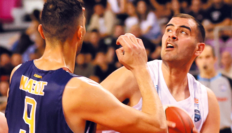 Παρά την εξαιρετική του εμφάνιση ο Κουρέπης δεν μπόρεσε ν’ αποτρέψει την ήττα της Αναγέννησης