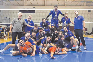 Οι παίκτες της ΓΕΗ πανηγυρίζουν την κατάκτηση του τίτλου