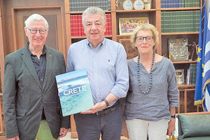 ΣΥΛΛΟΓΟΣ “ΦΙΛΟΙ ΛΟΥΞΕΜΒΟΥΡΓΟΥ ΣΤΗΝ ΚΡΗΤΗ” Τίμησαν τον φιλέλληνα Eduard Wolter