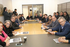 Τώρα που τελείωσε η αναμπουμπούλα των εκλογών και έχουμε πλέον νέο αυτοδιοικητικό τοπίο, σε ό,τι αφορά στους νεοεκλεγέντες δημάρχους, έχω πραγματική απορία για το που θα καταλήξουν κάποιες κομβικές θέσεις όπως για παράδειγμα του προέδρου της Πε