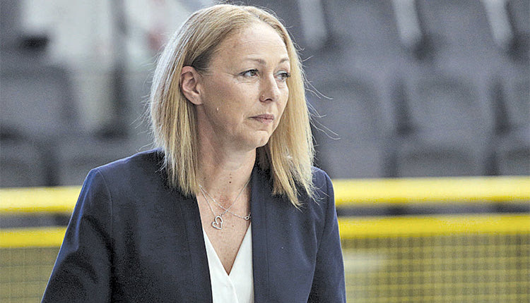 Λία Γκουζίνη.