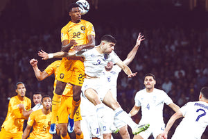 Φάση από το χθεσινό ματς της Εθνικής ομάδας με την Ολλανδία με πρωταγωνιστή τον Κουλιεράκη