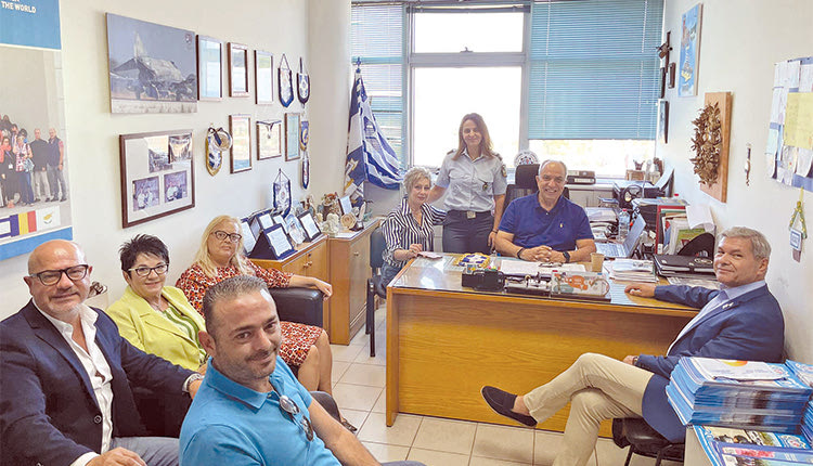 Στιγμιότυπο από τη συνάντηση με τη διοίκηση της Διεθνούς Ένωσης Αστυνομικών