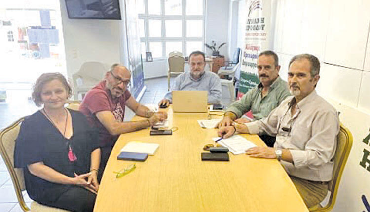 Από τη συνάντηση του νέου δημάρχου με τη διοίκηση του συλλόγου “Ελπίδα”