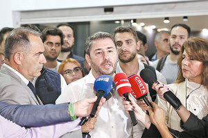 Πάνω από 100 εκλεγμένους «δικούς» του υποστηρίζει πως έχει το ΠΑΣΟΚ