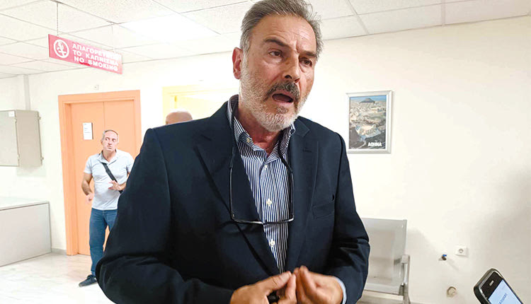 Για την ανεπάρκεια της Διοίκησης μίλησε στον υπουργό ο διευθυντής ΩΡΛ Γιάννης Σκουλάς και σημείωσε ότι πλεον από 20, κάνει 1-2 χειρουργεία το μήνα 