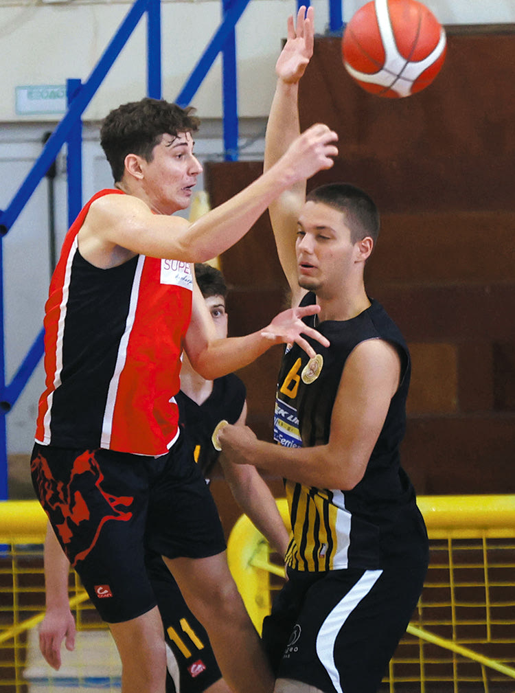 Σκορ και θέαμα 
στα παρκέ 
της ΕΚΑΣΚ