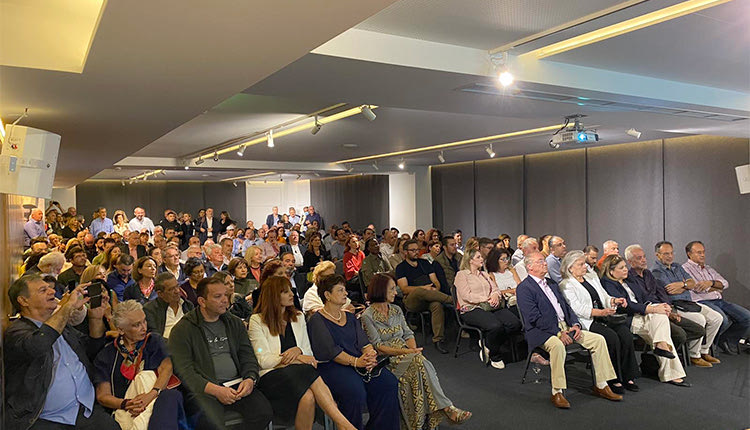 ­Καλοκαιρινός και Καραμαλάκης
με τις παρατάξεις τους