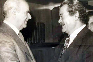 Πέρασαν είκοσι χρόνια από τον θάνατο του πρώην υπουργού και παλαιού βουλευτή της ΝΔ Μανώλη Κεφαλογιάννη. Τον θυμήθηκε ο ανιψιός του και ευρωβουλευτής σήμερα Μανόλης που έγραψε ένα συγκινητικό ποστ: