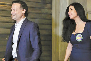 Είναι ήδη 43 ετών, δεν έχει παντρευτεί, αλλά είναι αρραβωνιασμένος με την αγαπημένη του Γεωργία ο νεοεκλεγείς δήμαρχος Αθηναίων, Χάρης Δούκας.