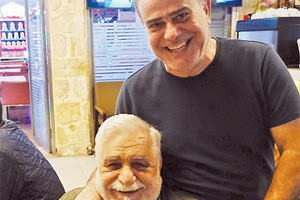 Ο νέος δήμαρχος Παλλήνης Χρήστος Αηδόνης, που "«καθάρισε» από την πρώτη Κυριακή, βρίσκεται στην Κρήτη για ξεκούραση μετά από τη φόρτιση της εκλογική μάχης.