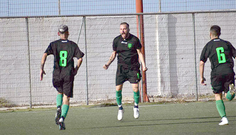 Οι παίκτες της Τυλίσου πανηγυρίζουν ένα από τα γκολ κόντρα στη Μινωϊκή