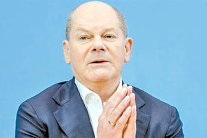 ΒΕΡΟΛΙΝΟ: Οργή Σολτς για την επίθεση έξω από τη συναγωγή