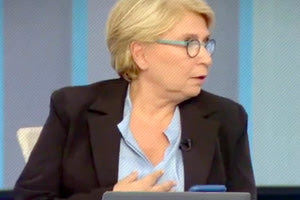 Αναφέρομαι στην αντίδραση της δημοσιογράφου Ελένης Καλογεροπούλου, γνωστής για τις φιλικές της διαθέσεις απέναντι στον ΣΥΡΙΖΑ και τον Αλέξη Τσίπρα, όταν κλήθηκε να σχολιάσει τη δήλωση του πρωθυπουργού “Να φύγω εγώ, αλλά ποιος να έρθει”;