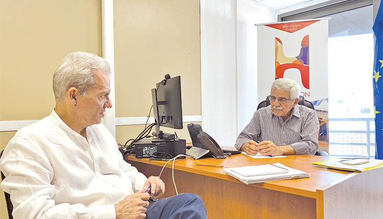 Με τον Μανόλη Βασιλάκη