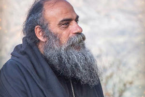 Προσεύχεται για την ειρήνη ο Αρχιμανδρίτης Πορφύριος