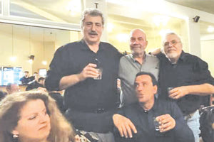 Πολλά γλέντια στον ΣΥΡΙΖΑ πια. Η καταγγελία του Γιάννη Ραγκούση για το τρολ που φέρεται να συνδέεται με τον Παύλο Πολάκη εκτιμάται ότι έχει βάθος και δεν αποκλείεται να είναι μέλος του ΣΥΡΙΖΑ η γυναίκα που έγραψε για κάλεσμα του κ. Ραγκούση μέσω μαζικής αποστολής μηνυμάτων για συγκέντρωση στο Σύνταγμα υπέρ του κ. Τζουμάκα και μάλιστα με συγκέντρωση χρημάτων.