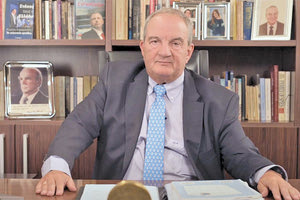 ΚΑΡΑΜΑΝΛΗΣ Ως… πρόεδρος των καπνοπαραγωγών!