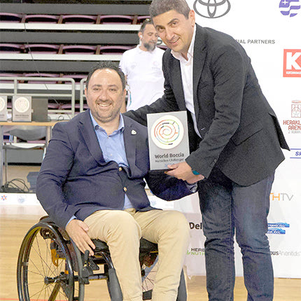 Ο κ. Καπελλάκης βράβευσε τον κ. Αυγενάκη