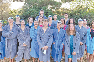 Η ομάδα των Δελφινιών που συμμετείχε στον Άγιο Νικόλαο